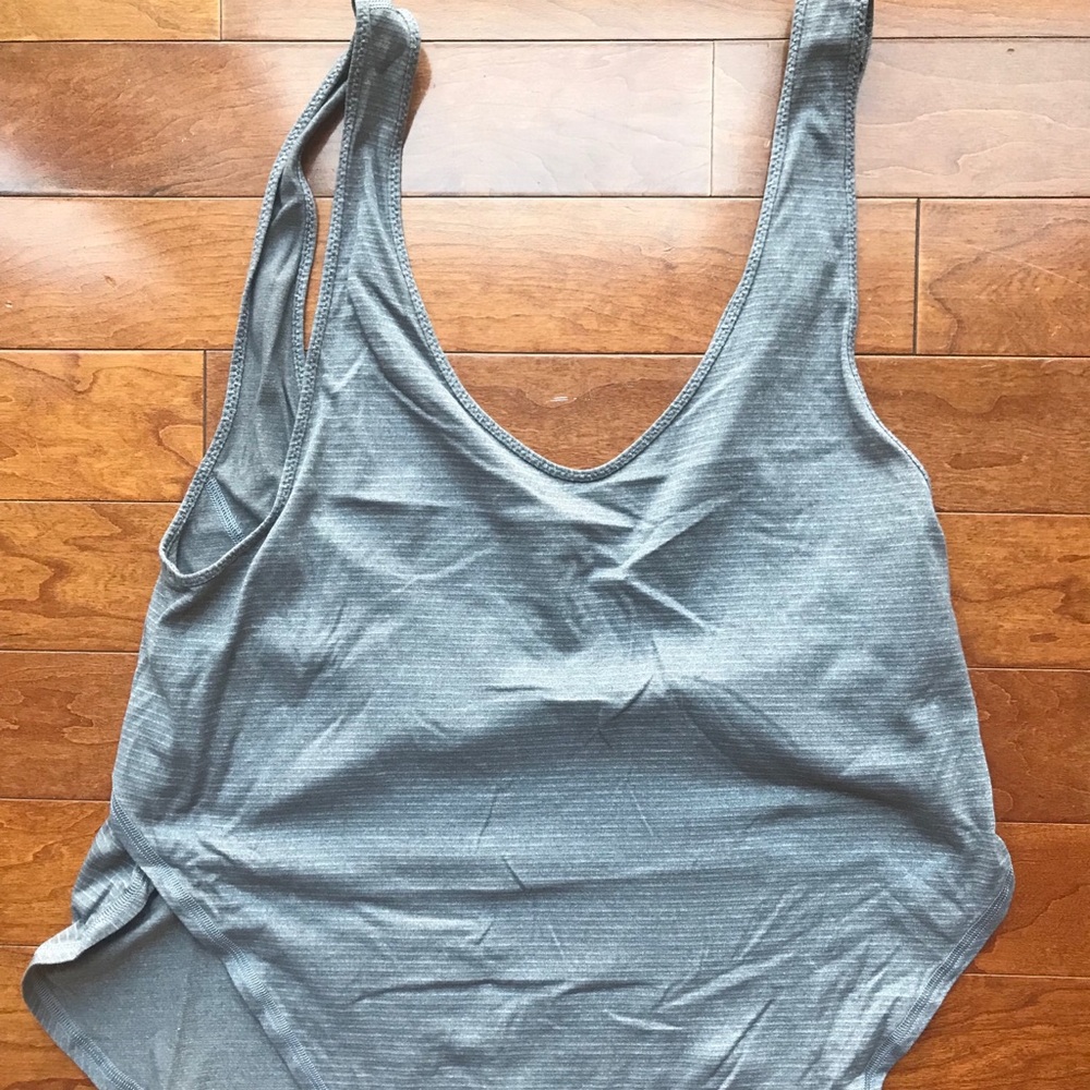 Lululemon workout top size 2
